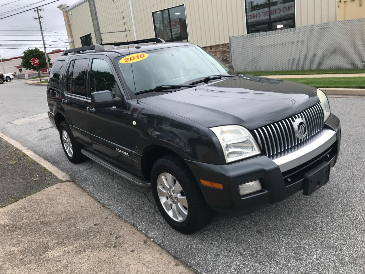 2010 Gray /Black Mercury Mountaineer Luxury (4M2EN4HE6AU) with an 4.0 V6 engine, Automatic transmission, located at 577 Chester Pike, Prospect Park, PA, 19076, (610) 237-1015, 39.886154, -75.302338 - Photo#3